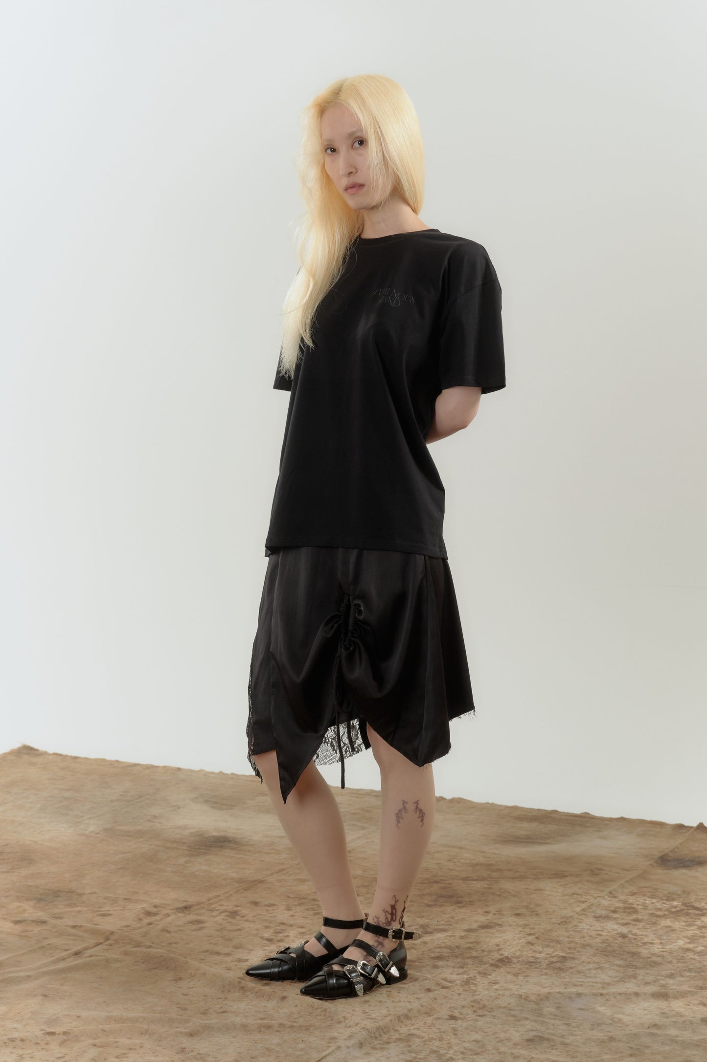 𝑳𝑳 𝑬𝒎𝒃𝒆𝒓 𝒔𝒌𝒊𝒓𝒕-扣環蕾絲抽皺多穿法片裙