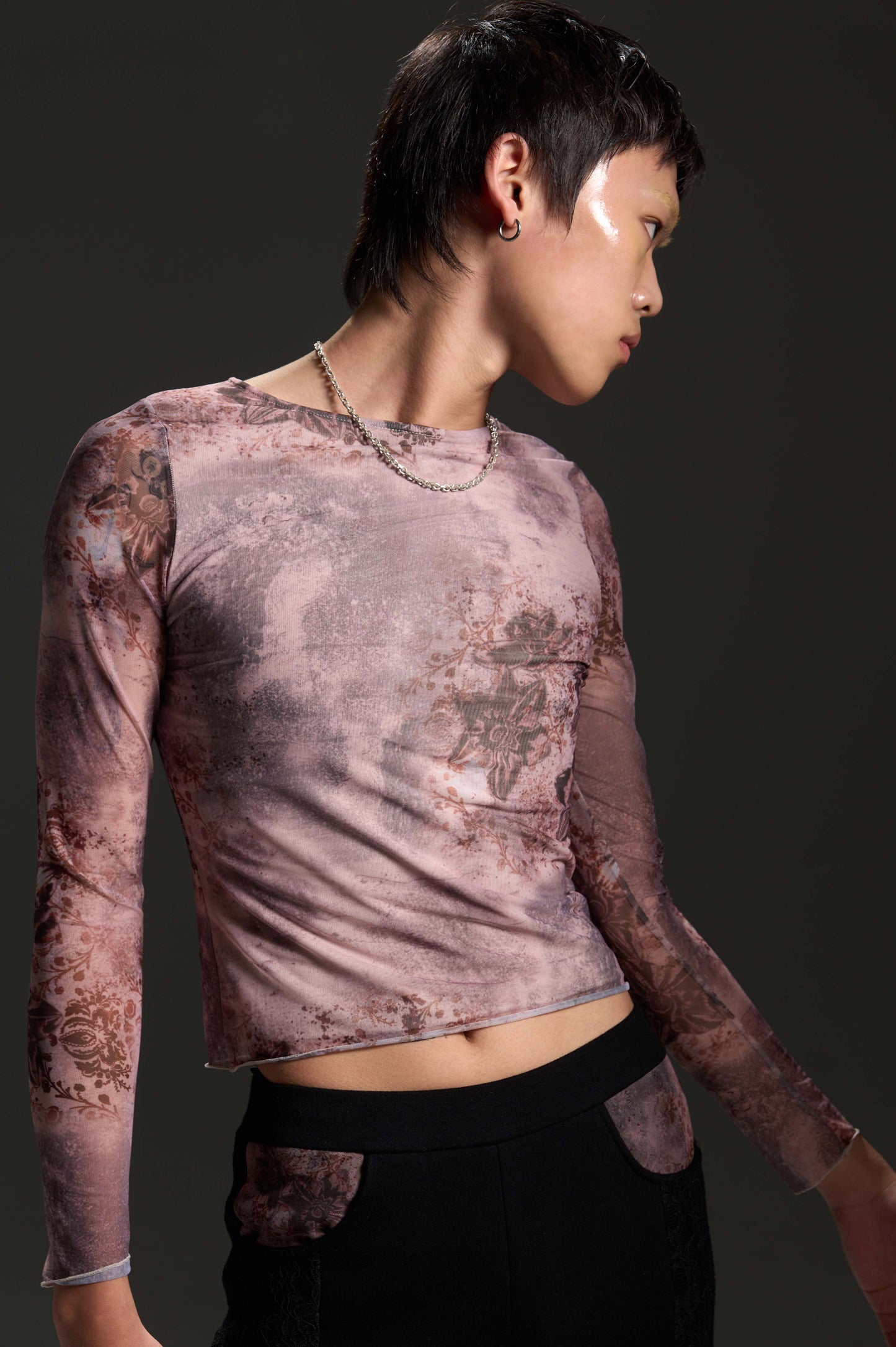 𝑳𝑳 𝒔𝒕𝒓𝒆𝒕𝒄𝒉 𝒍𝒐𝒏𝒈-𝒔𝒍𝒆𝒆𝒗𝒆 𝒕𝒐𝒑-高彈印花網布長袖上衣