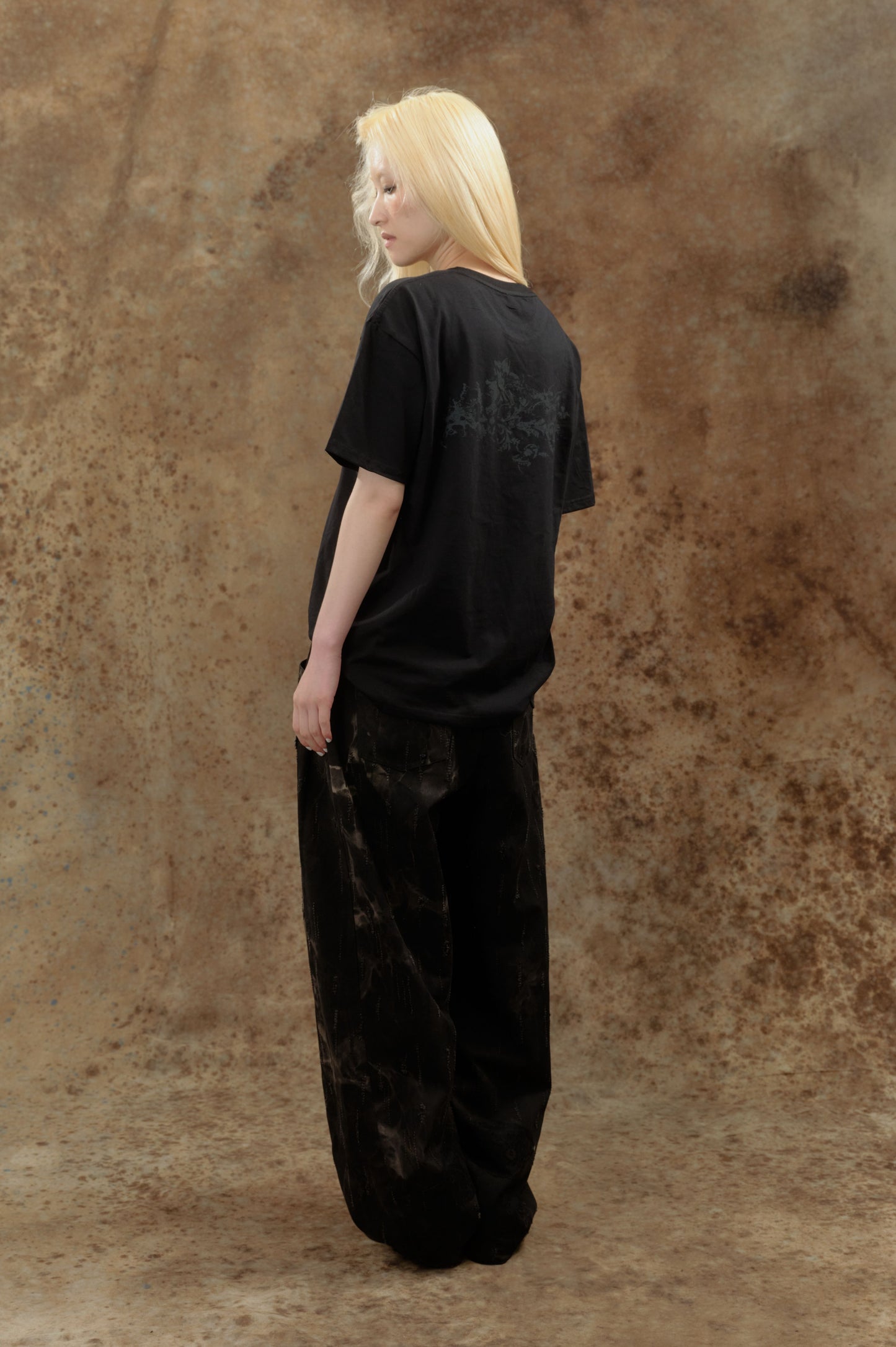 LL Ember 品牌後印花T恤