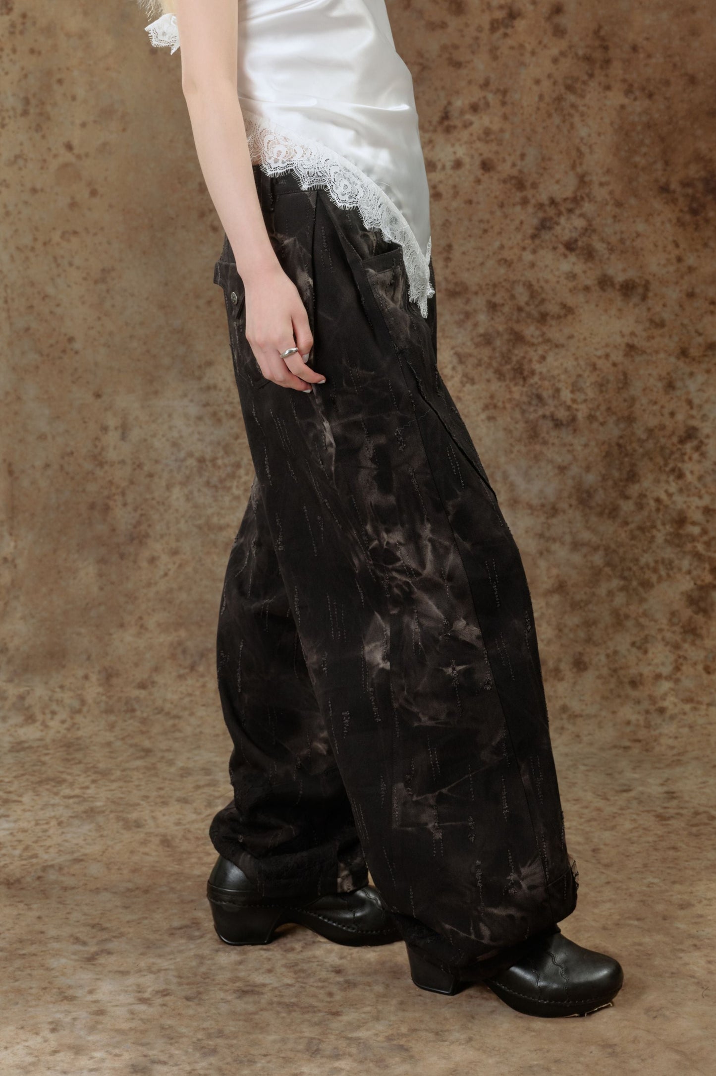 LL Ember 褲子-特殊水洗破壞蕾絲牛仔褲