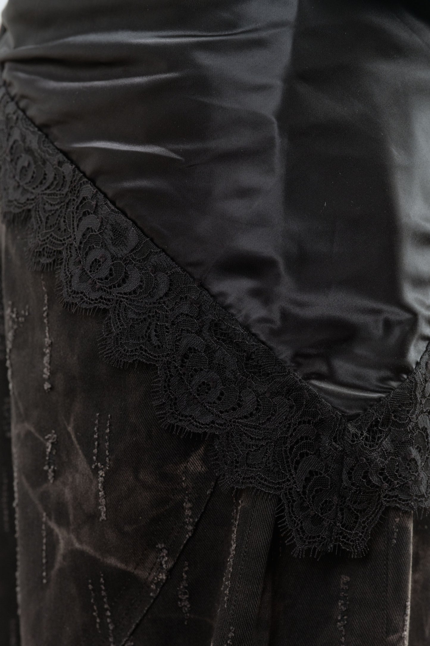 𝑳𝑳 𝑬𝒎𝒃𝒆𝒓 𝒔𝒄𝒂𝒓𝒇-絲緞蕾絲多用途方巾平口上衣